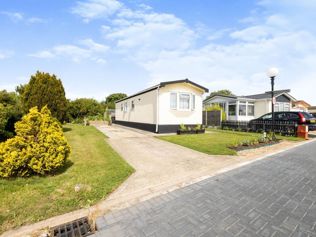 1 bed mobile/park home for sale in Kingfisher Drive, Beacon Park Home