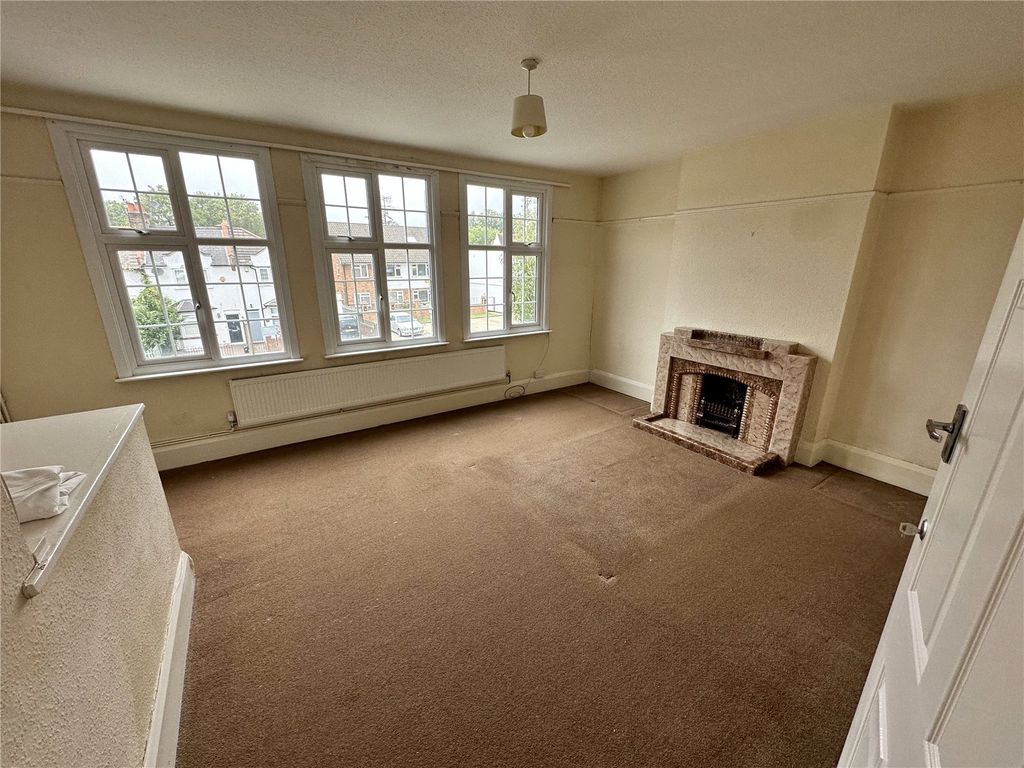 3 bed flat to rent in Pinner Green, Pinner, Middlesex HA5, £1,500 pcm