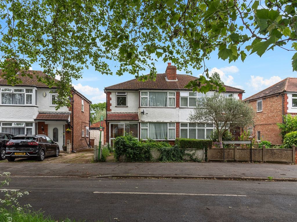 3 bed semidetached house for sale in Strodes Crescent, StainesUpon