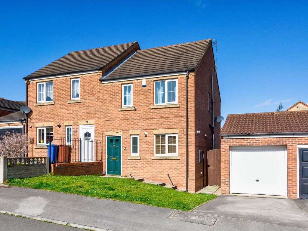 3 bed semidetached house for sale in Poplars Road, Kendray, Barnsley