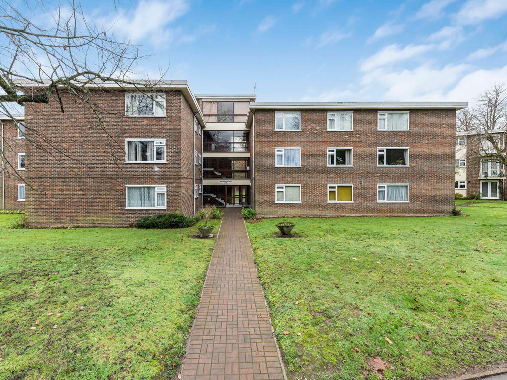 3 bed flat for sale in Bramley Hyrst, Bramley Hill, South Croydon CR2