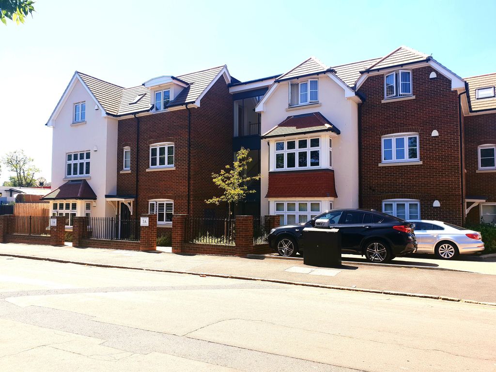 2 bed property to rent in Oaklands Avenue, Romford RM1, £1,700 pcm Zoopla