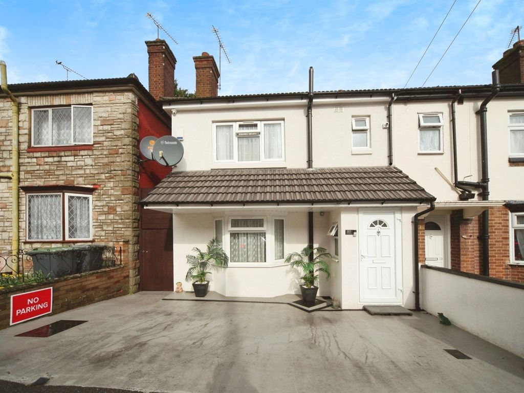 3 bed semidetached house for sale in Summerfield Road, Luton LU1, £