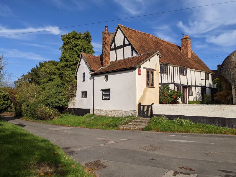 5 bed detached house for sale in Holly Tree Lane, Cuddington, Aylesbury