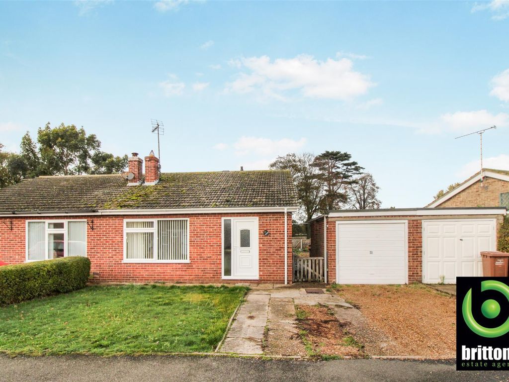 2 bed semidetached bungalow for sale in Shelduck Drive,