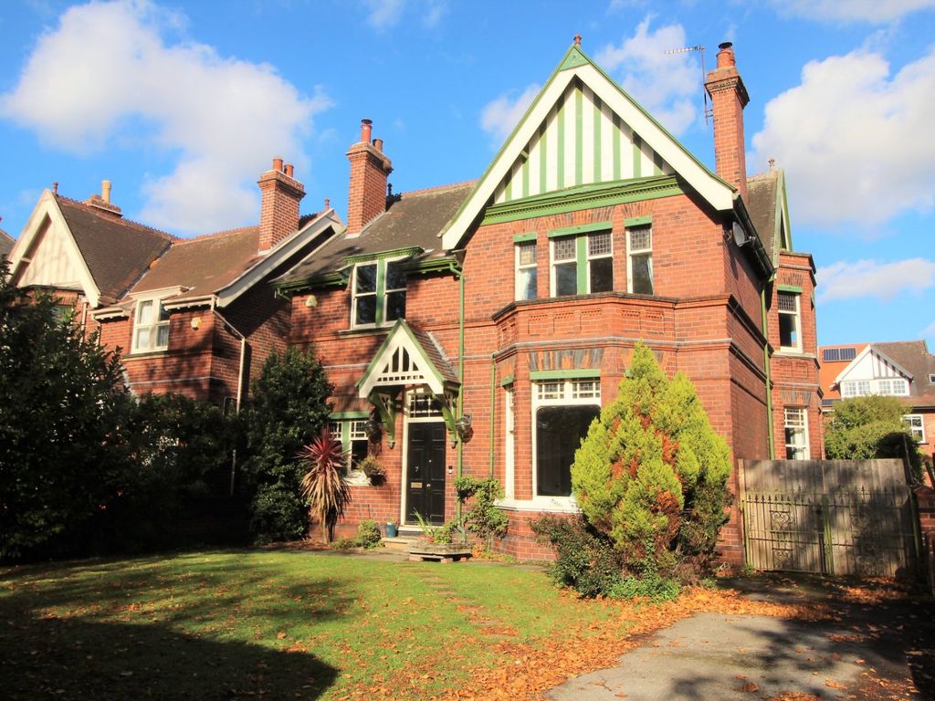 5 bed detached house for sale in Town Moor Avenue, Doncaster, South