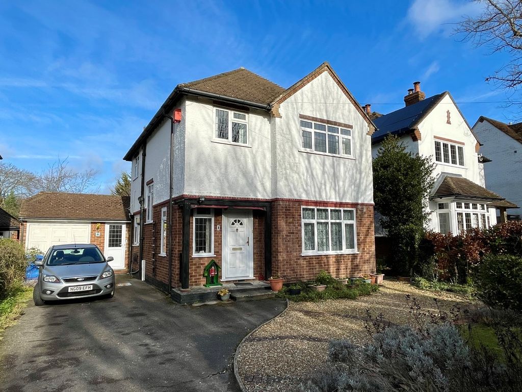 3 bed detached house for sale in Leopold Avenue, Farnborough GU14 Zoopla