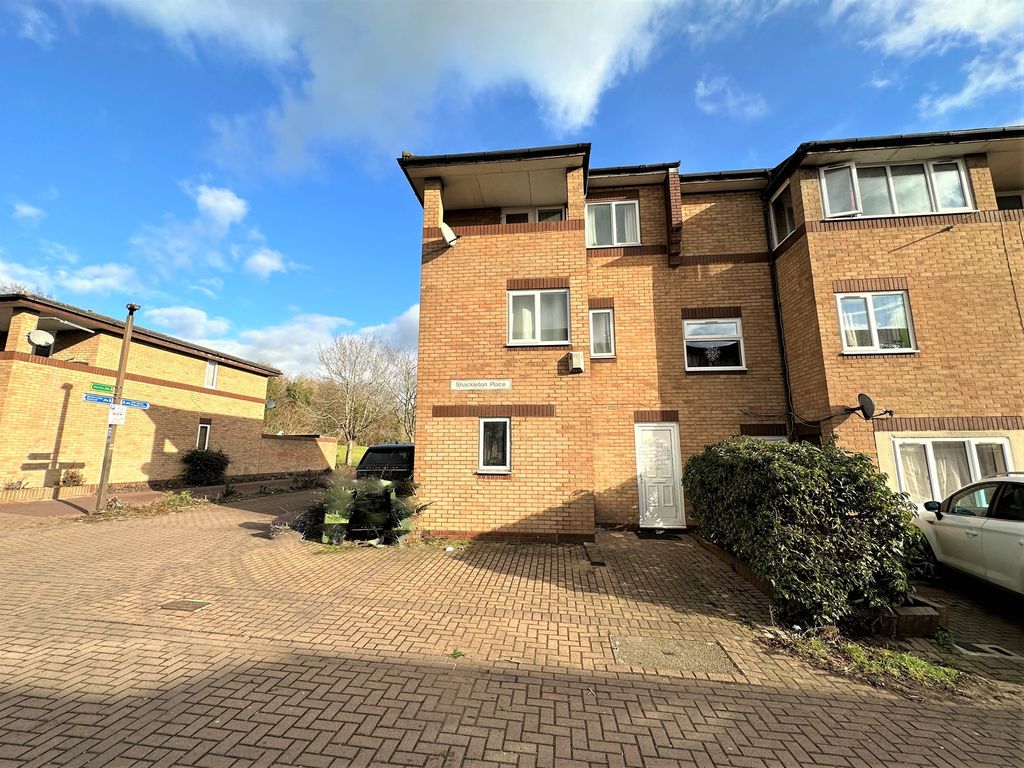 5 bed end terrace house for sale in Shackleton Place, Oldbrook, Milton
