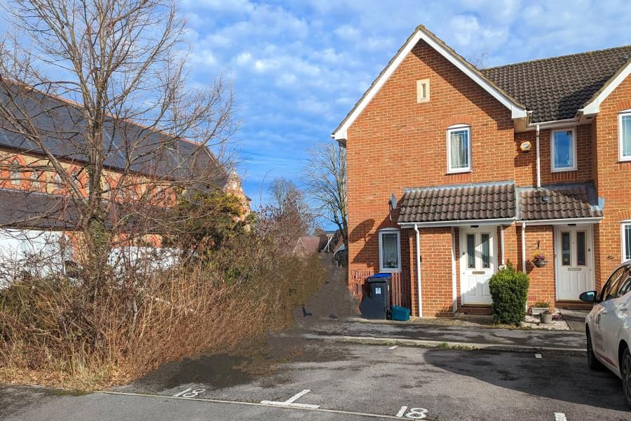 1 bed end terrace house to rent in Knaphill, Woking, Surrey GU21, £