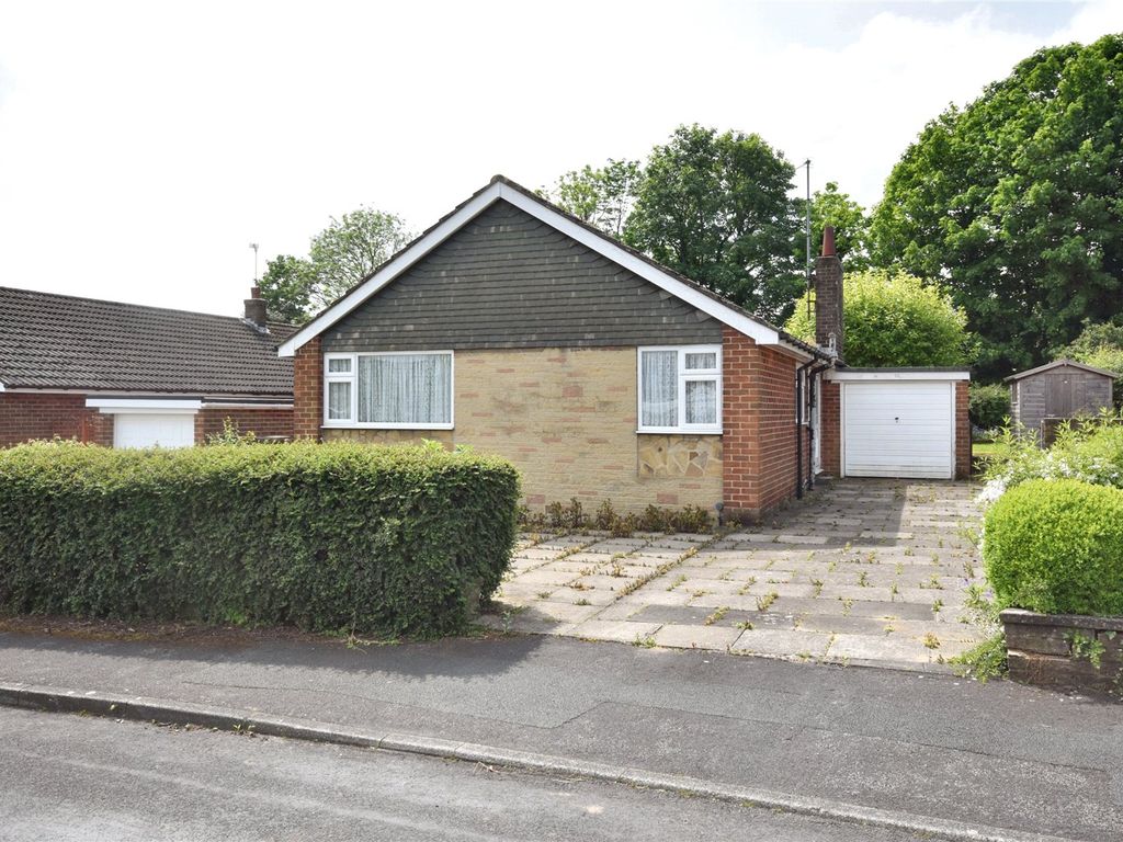 2 bed bungalow for sale in Richmondfield Drive, Barwick In Elmet, Leeds, West Yorkshire LS15, £