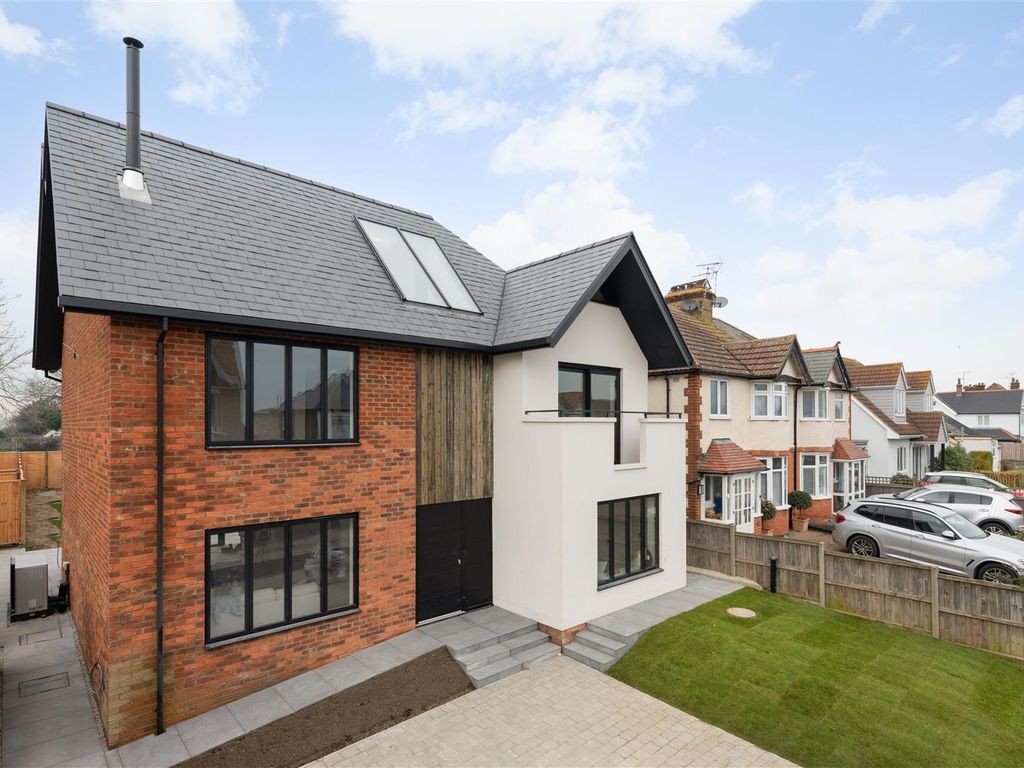 New home, 4 bed detached house for sale in St. Annes Road, Tankerton