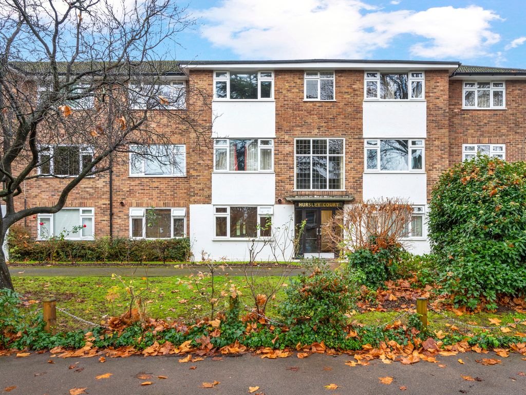 2 bed flat to rent in Lovelace Gardens, Surbiton KT6, £1,695 pcm Zoopla
