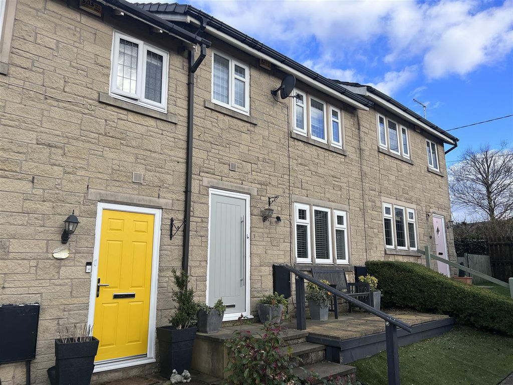 3 bed mews house for sale in Mews, Carrbrook, Stalybridge SK15
