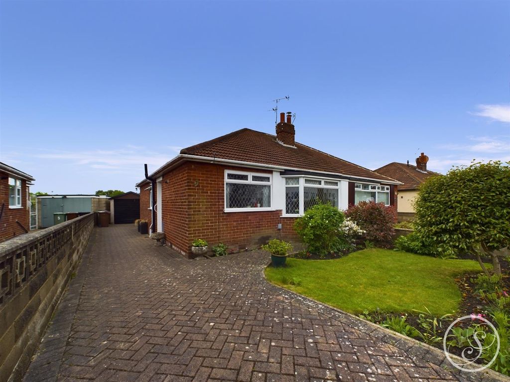 3 bed semidetached bungalow for sale in Templegate Drive, Leeds LS15