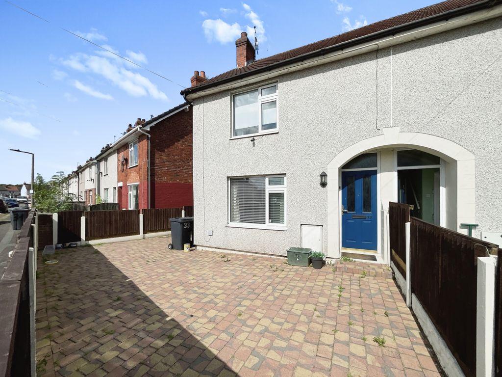 3 bed semidetached house for sale in Cromwell Road, Bentley, Doncaster