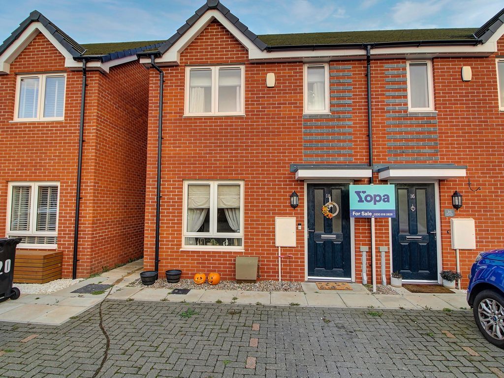 2 bed town house for sale in The Larches, Nuneaton CV10, £48,750 Zoopla