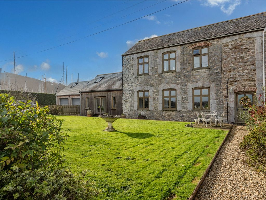 5 bed semidetached house for sale in Southdown Cottages, Millbrook