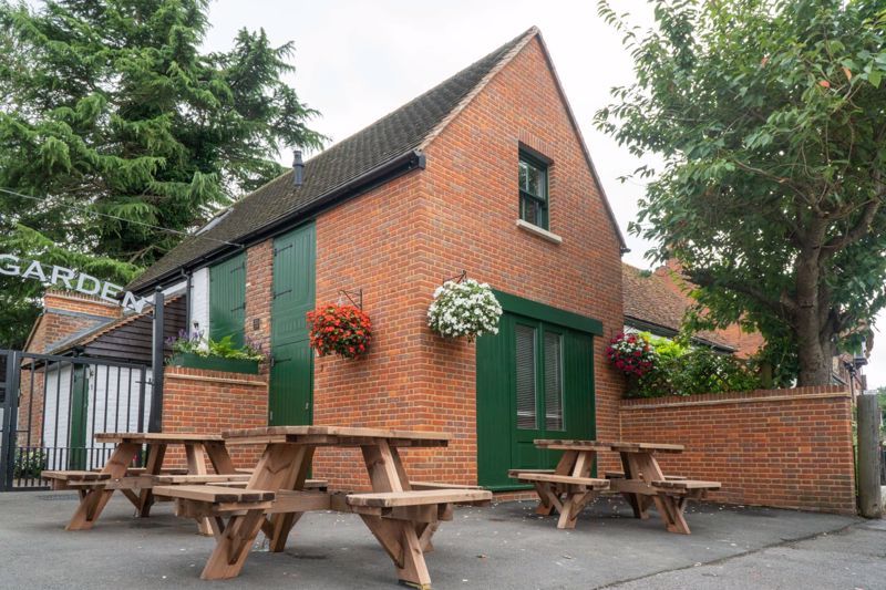 1 bed flat to rent in The Green, Wooburn Green, High HP10, £700