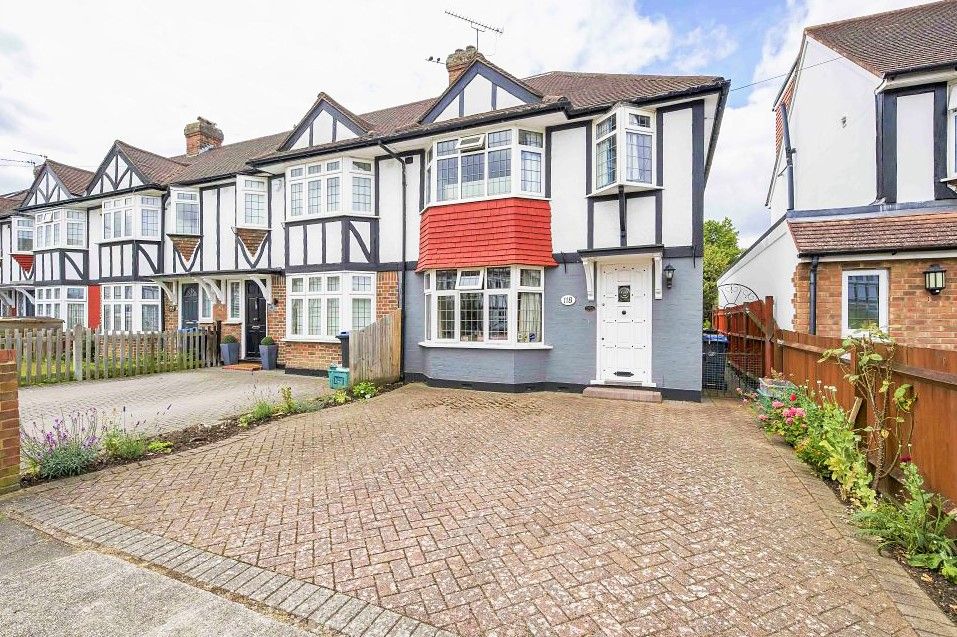 3 bed end terrace house for sale in Barnfield Avenue, North Kingston