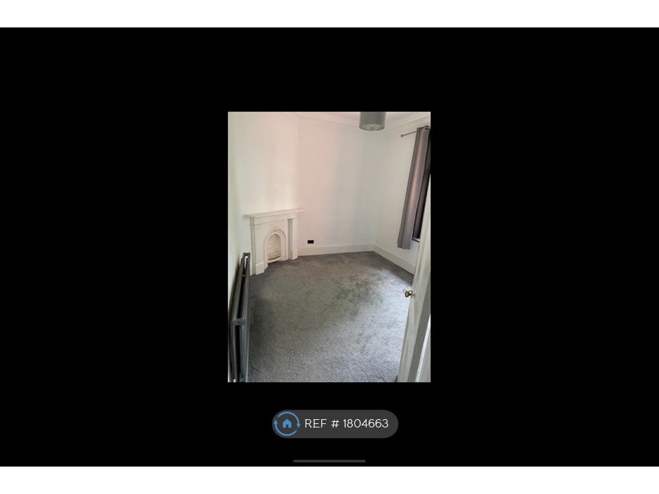 Room to rent in Worple Road, Epsom KT18, £900 pcm Zoopla