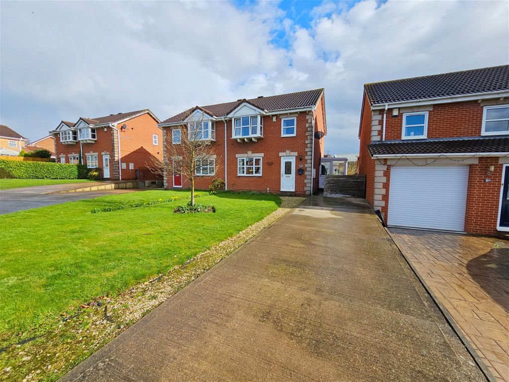 3 bed semidetached house for sale in Beaulieu Close, Mapplewell