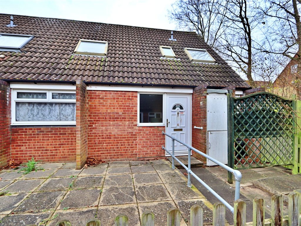 3 bed end terrace house for sale in Arncliffe Drive, Heelands, Milton