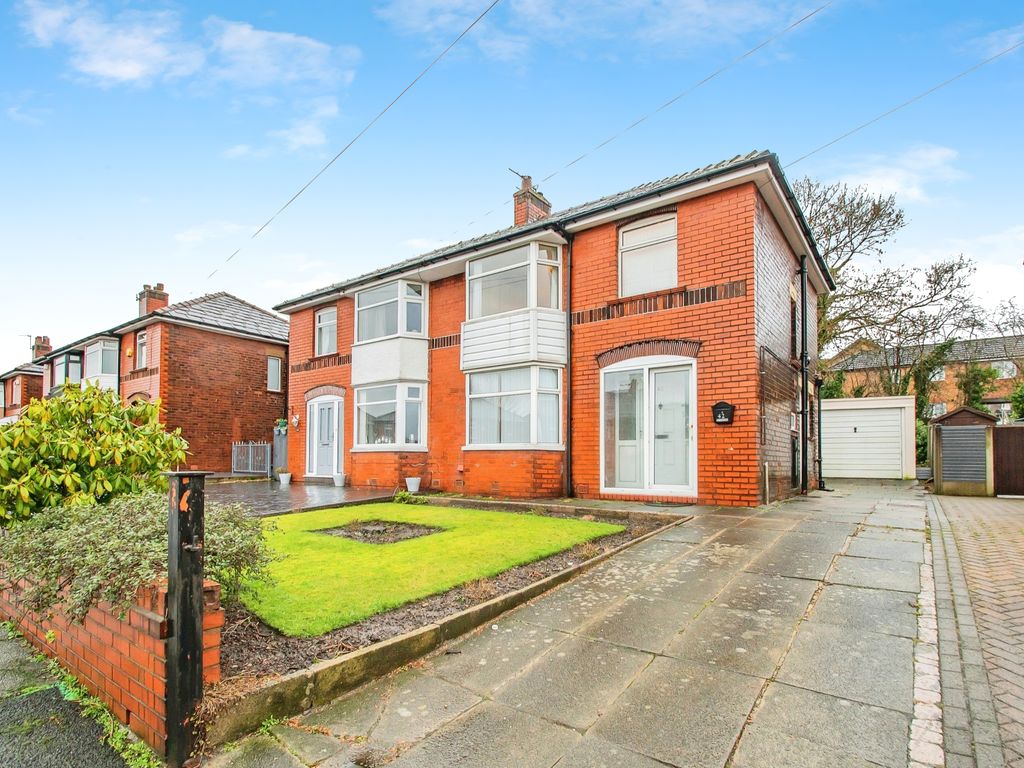 3 bed semidetached house for sale in Fairlands Road, Walmersley, Bury