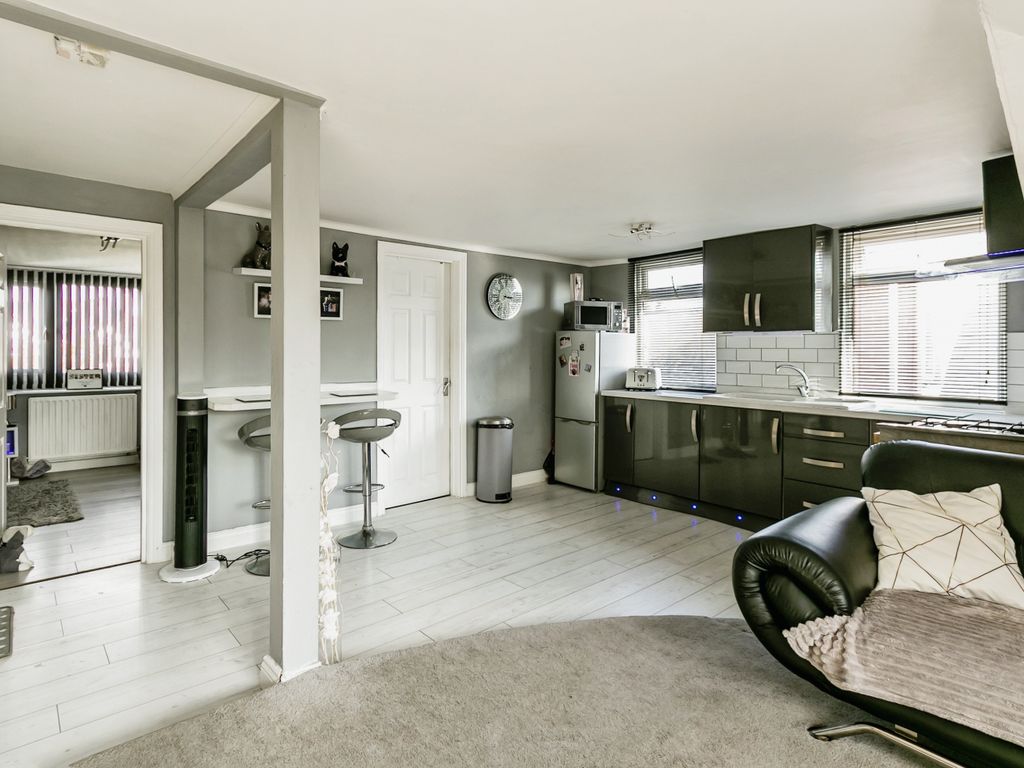 1 bed flat for sale in Hamilton Road, Bournemouth BH1, £160,000 Zoopla