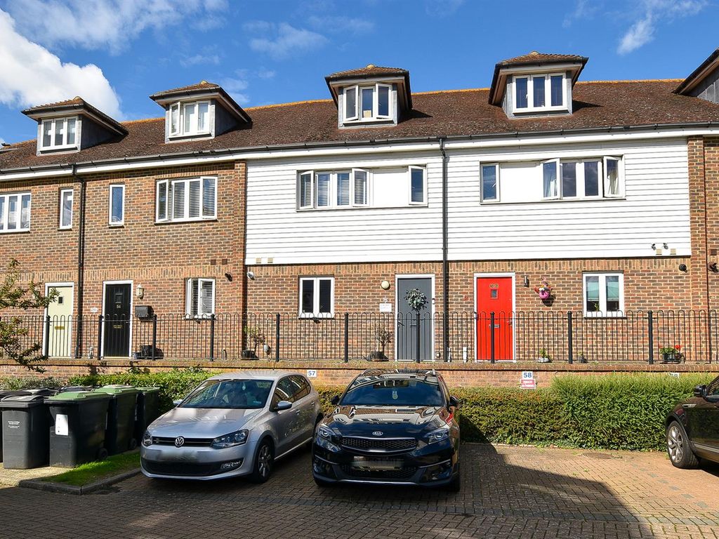 4 bed town house for sale in Medway Court, Aylesford ME20 Zoopla