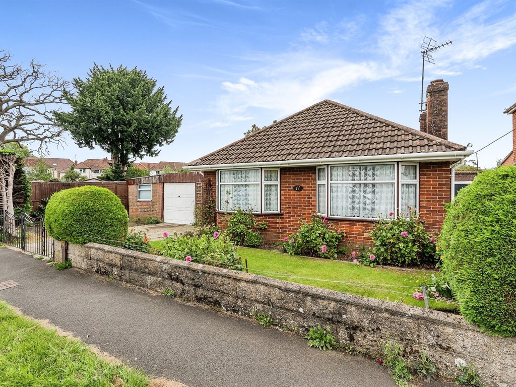 2 bed detached bungalow for sale in Jennings Road, Totton, Southampton