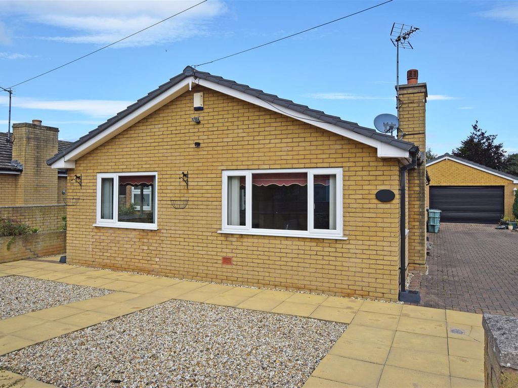 3 bed detached bungalow for sale in Denbigh Circle, Kinmel Bay, Conwy
