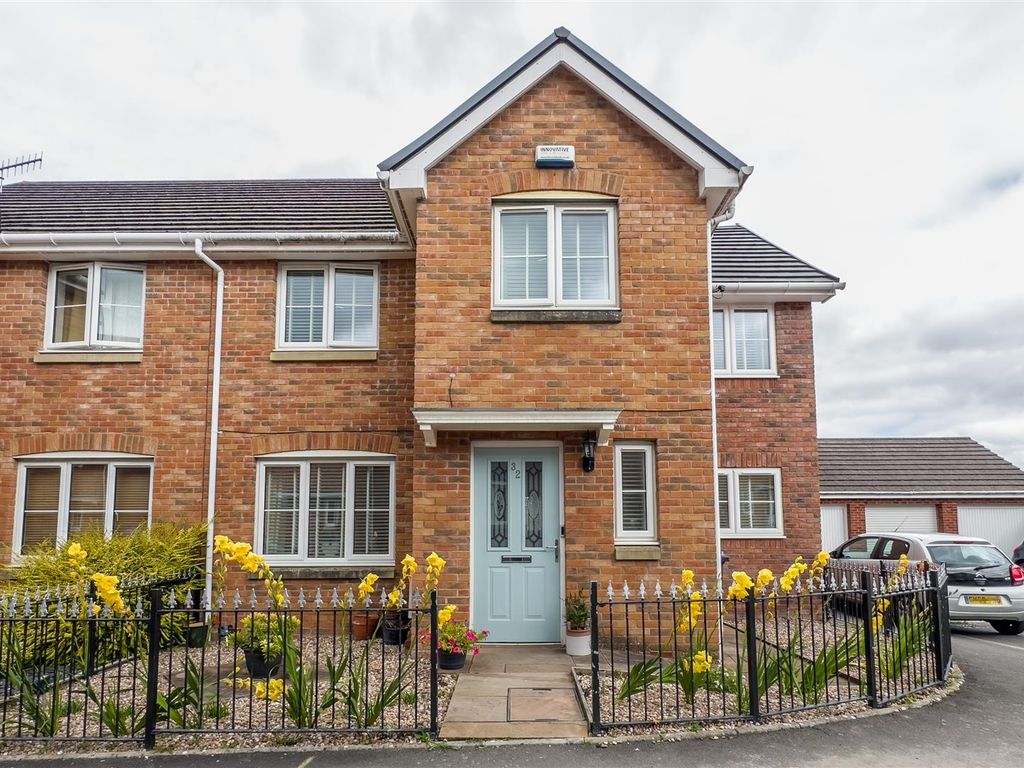 4 bed property for sale in Hanbury Grove, Pontypool NP4, £280,000 Zoopla