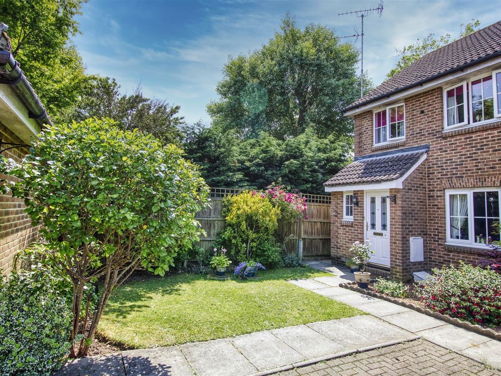 3 bed semidetached house for sale in Dunster Court, Borehamwood WD6