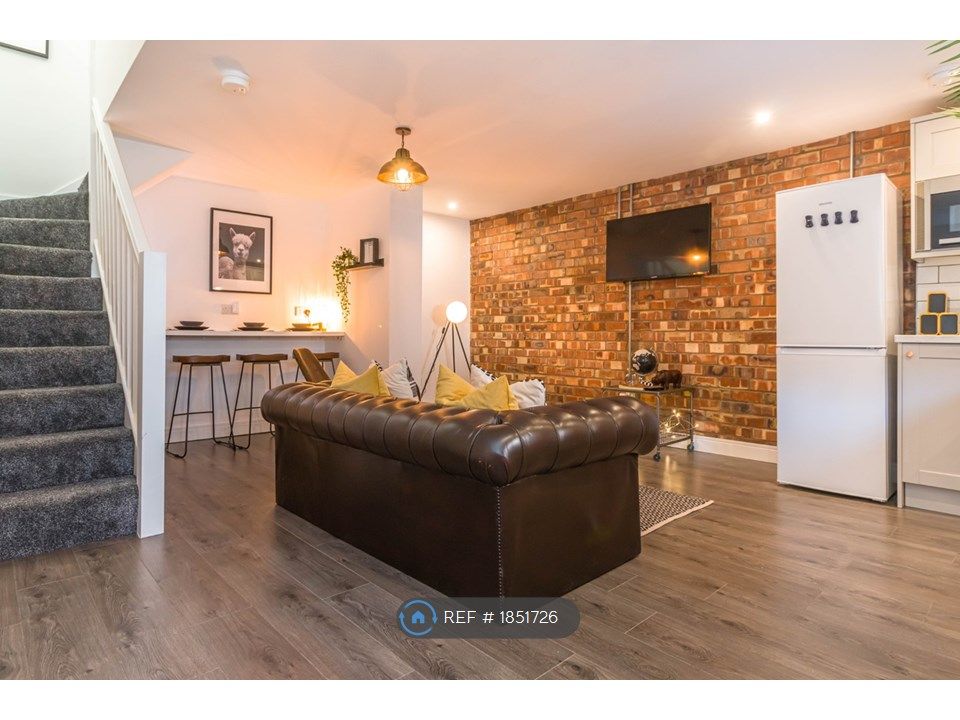 3 bed flat to rent in Smithdown Road, Liverpool L15, £1,755 pcm Zoopla