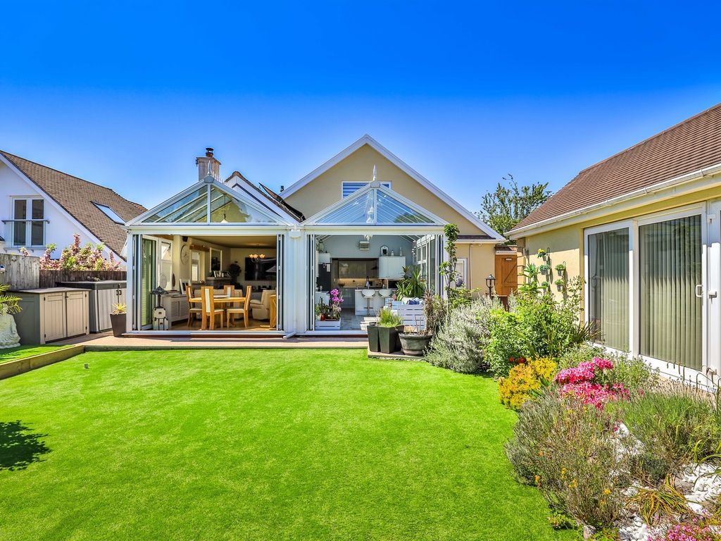 4 bed detached bungalow for sale in Cherwell Road, Penarth CF64 Zoopla