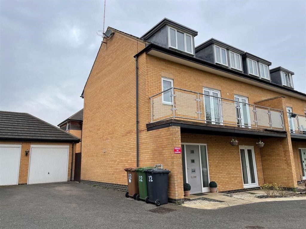 4 bed semidetached house to rent in Coppen Road, Hampton Vale