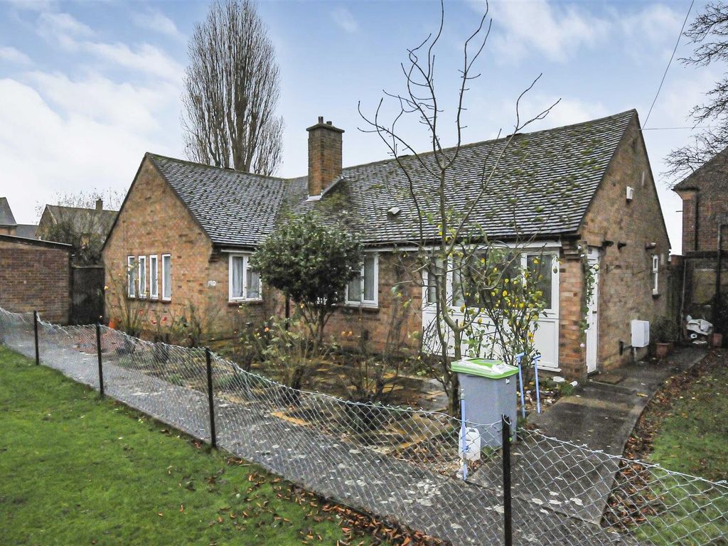 1 bed semidetached bungalow for sale in Ryefield Avenue, Hillingdon