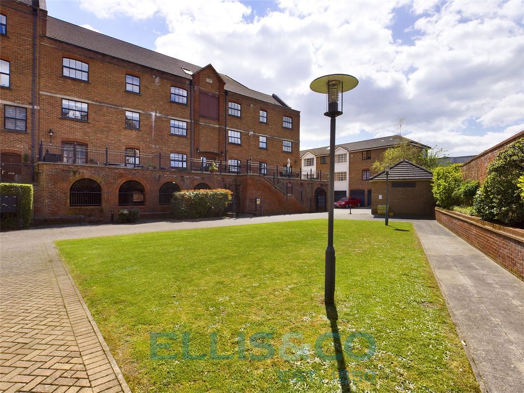 2 bed flat for sale in Whitefriars Wharf, Tonbridge, Kent TN9 Zoopla