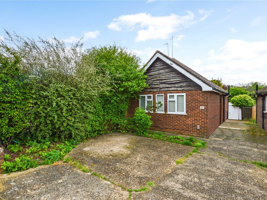 2 bed bungalow for sale in Langdale Road, Dunstable, Bedfordshire LU6