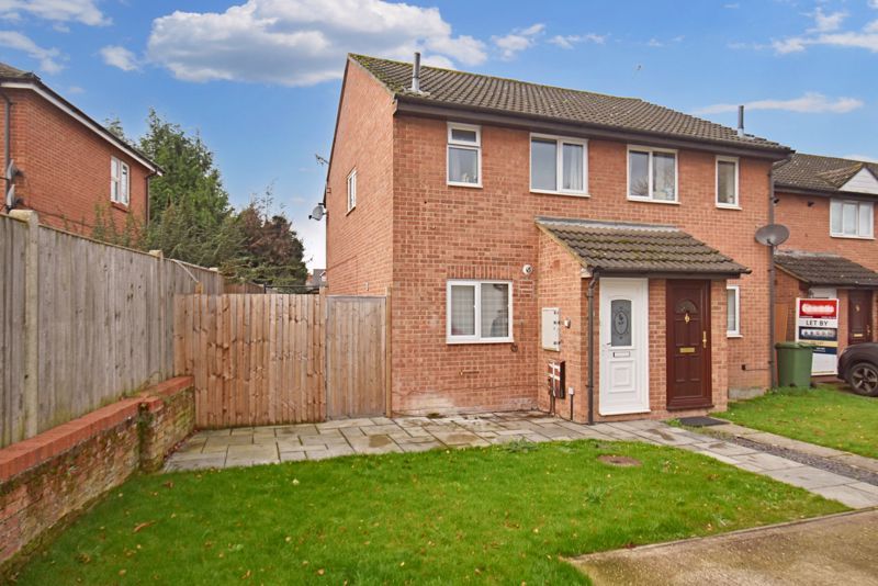 2 bed semidetached house to rent in Brookvale Close, Basingstoke RG21