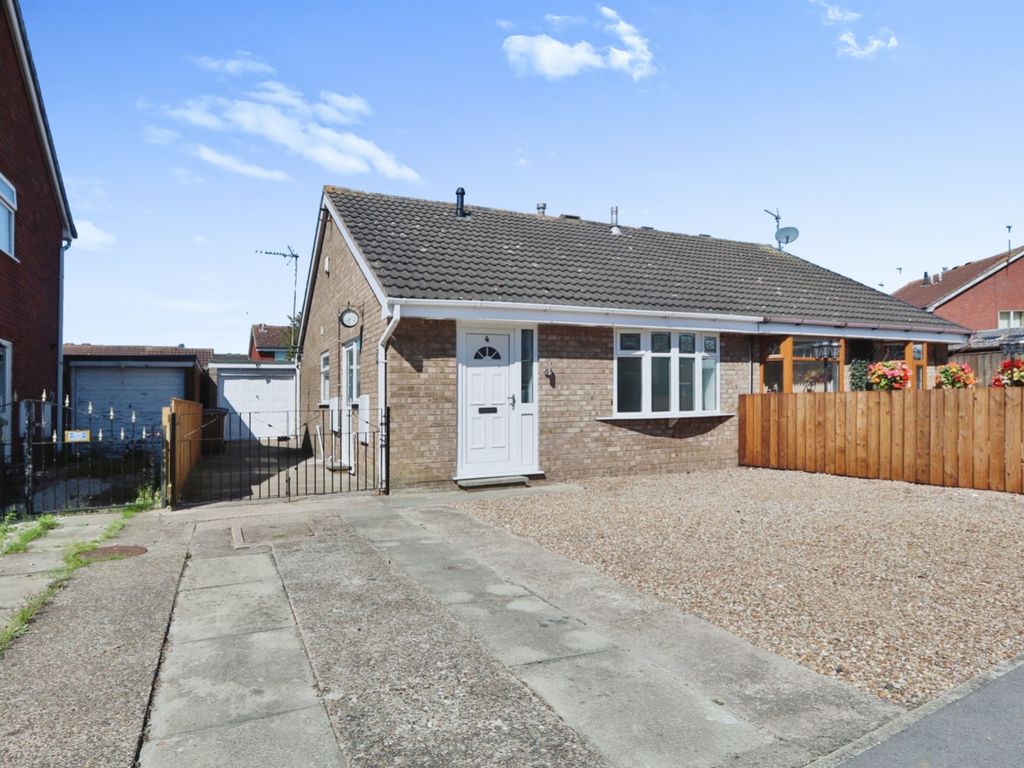 2 bed semidetached bungalow for sale in Chestnut Avenue, Thorngumbald