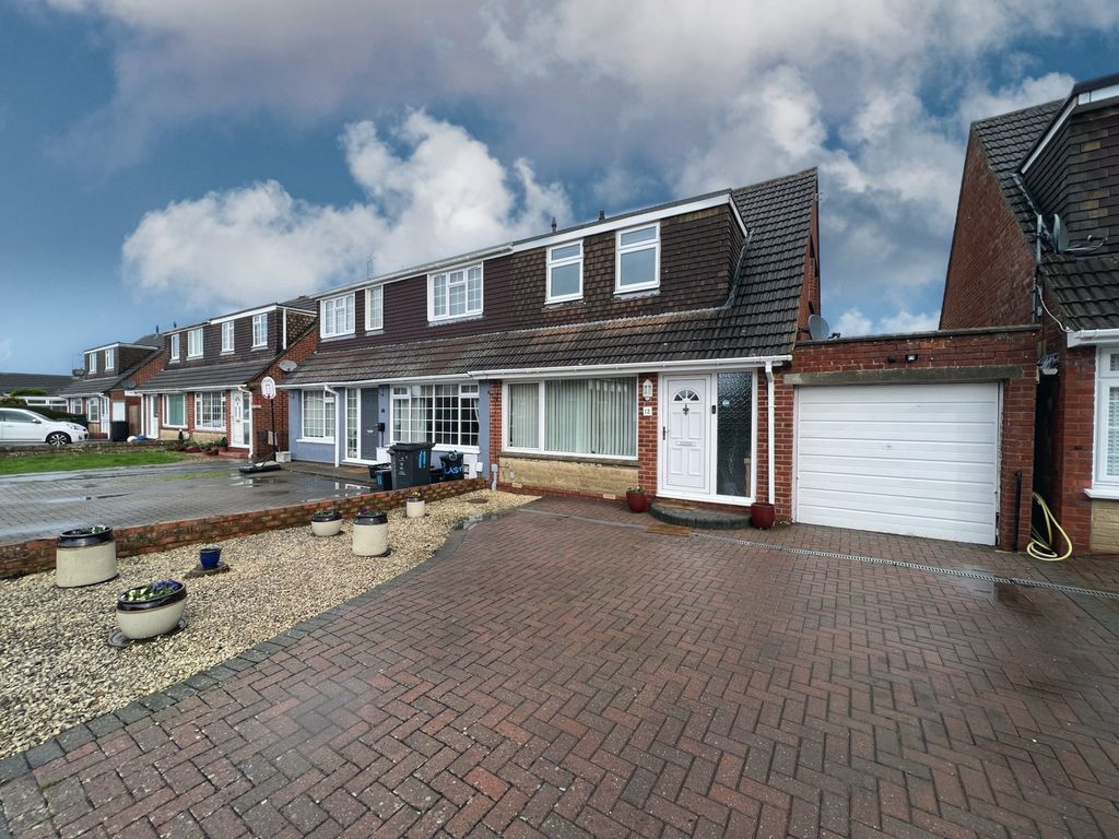 3 bed semidetached house for sale in Cheraton Close, Nythe, Swindon
