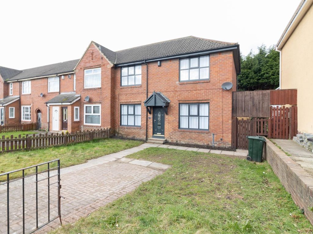 3 bed end terrace house to rent in Heathfield Crescent, Cowgate