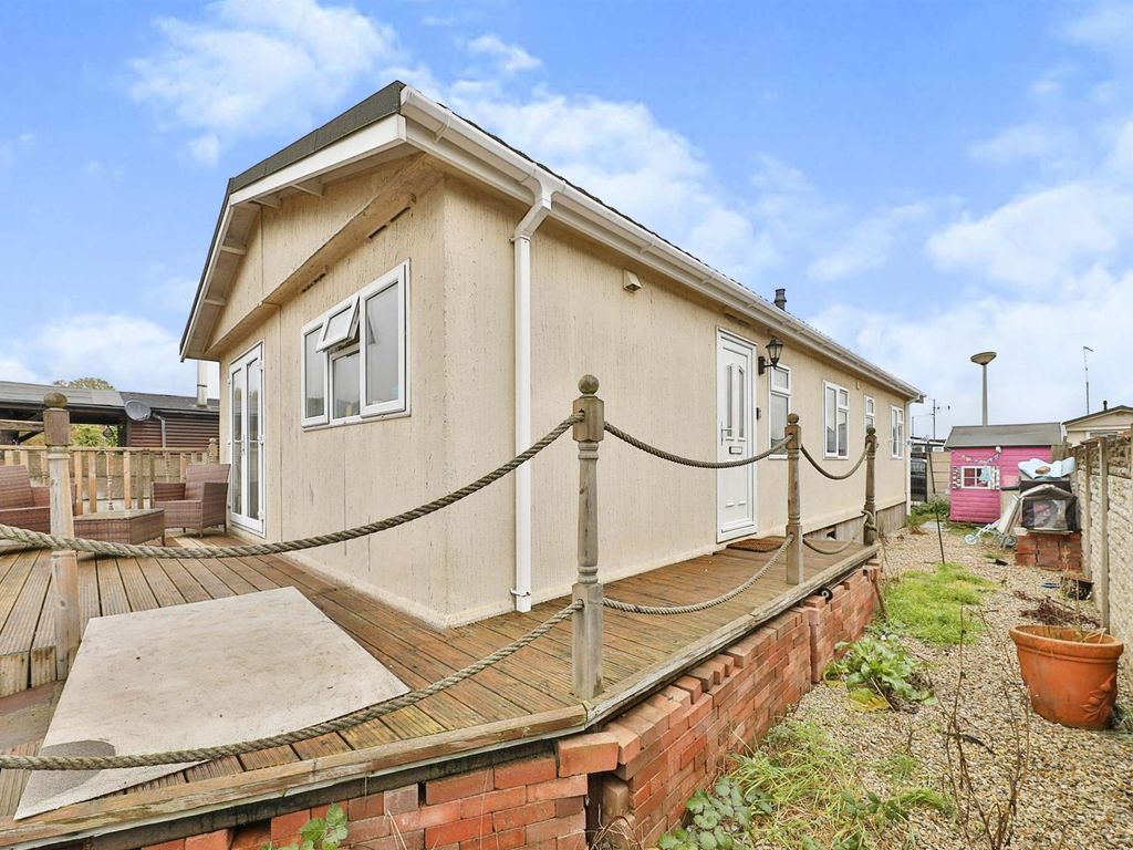 2 bed mobile/park home for sale in Green Lane Estate, Pudding Norton