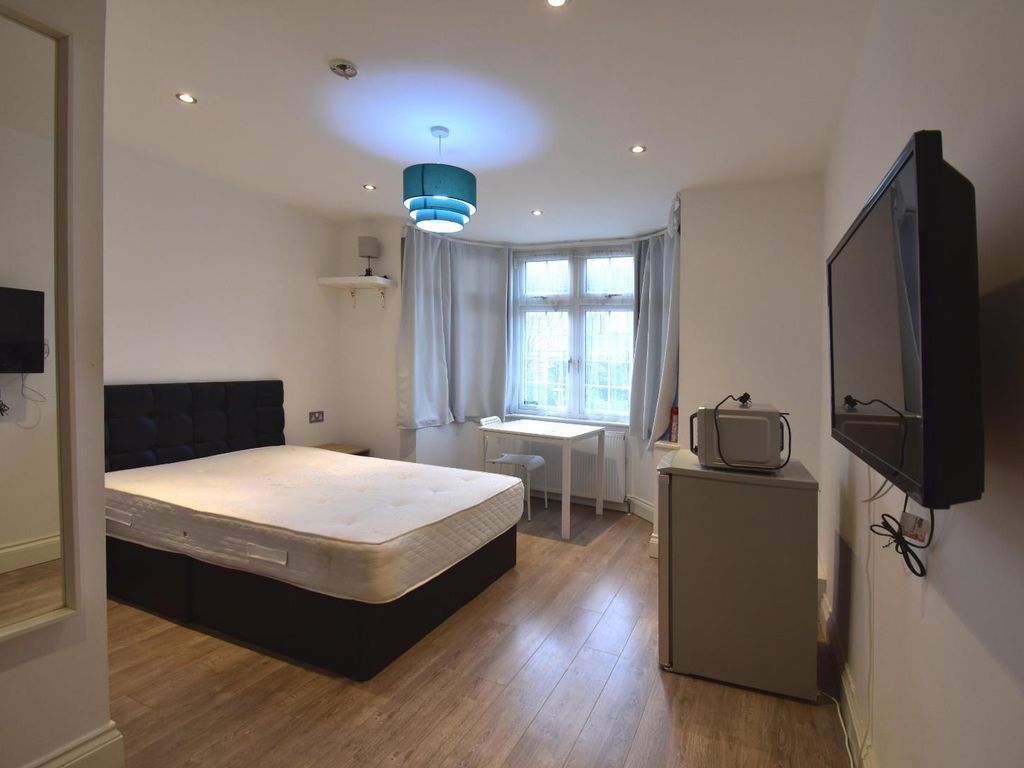 Property to rent in Rosemead Avenue, Wembley, Middlesex HA9, £1,000 pcm Zoopla