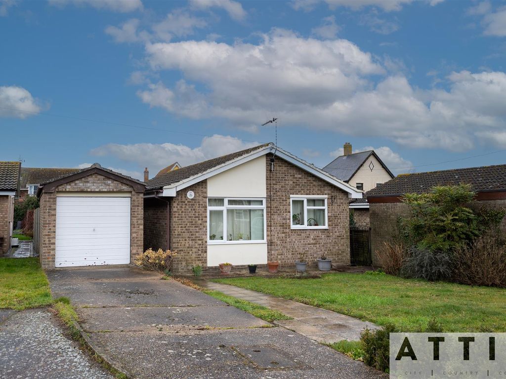 3 bed detached bungalow for sale in Barons Close, Halesworth IP19 Zoopla