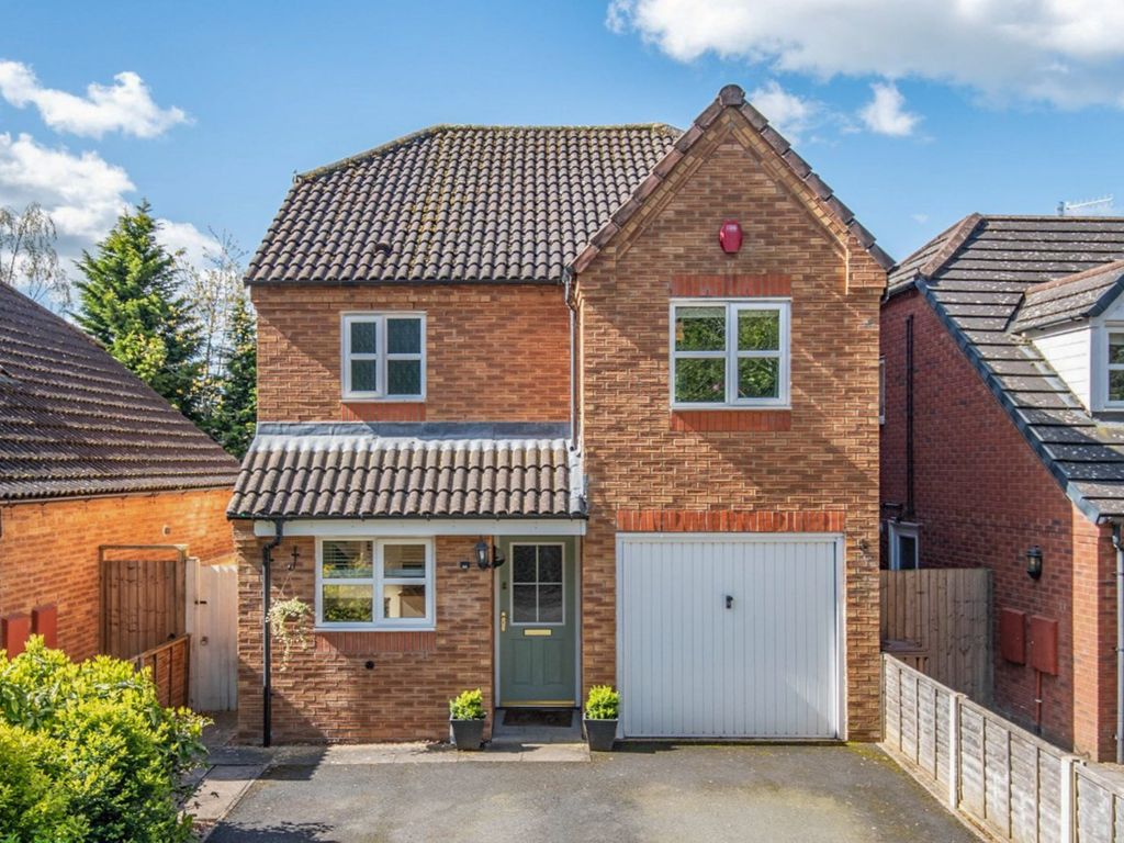 3 bed detached house for sale in Richardson Close, Wychbold, Droitwich