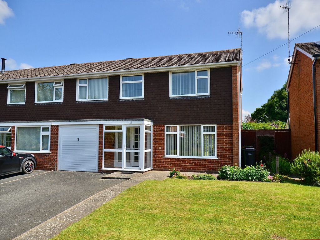 3 bed semidetached house for sale in Pool Close, Little Comberton