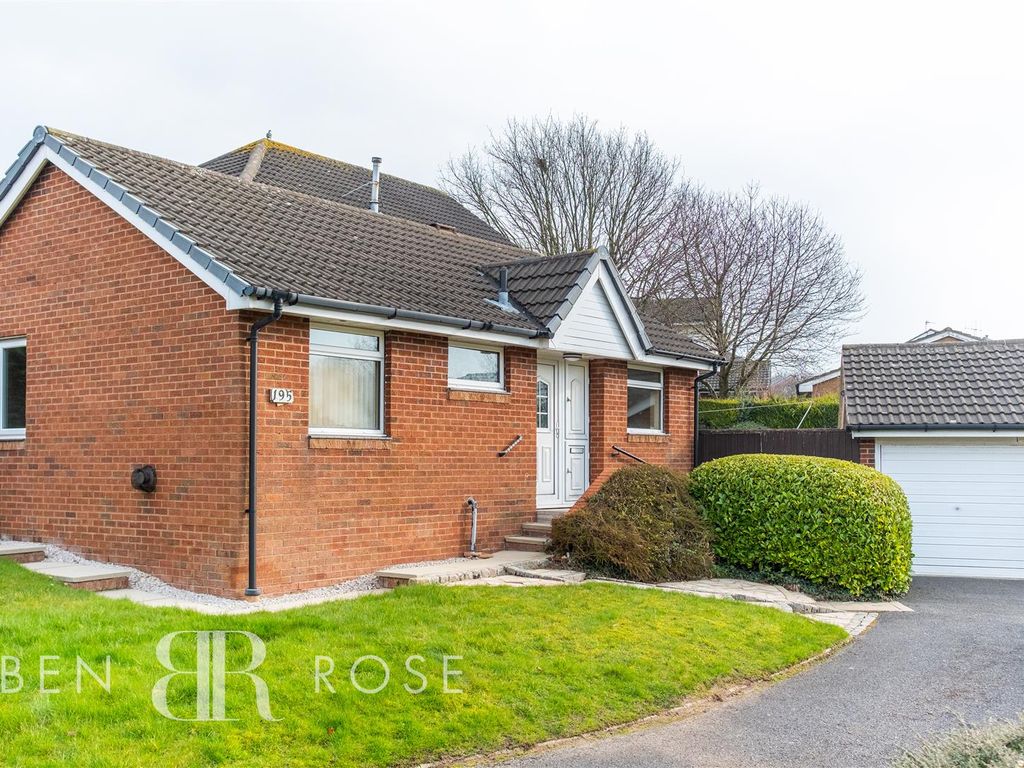 2 bed detached bungalow for sale in Higher Meadow, ClaytonLeWoods