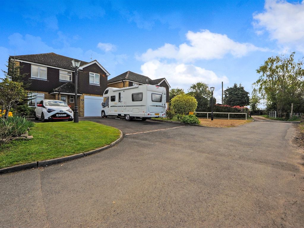4 bed detached house for sale in Mackenders Lane, Eccles, Aylesford